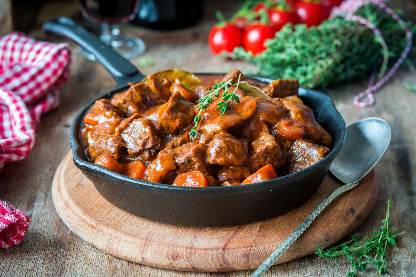 Hirschragout mit Beilagen für 2 Personen